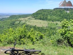 2025-05-10_schloss_lichtenstein-nebelhoehle-schoenbergturm_16